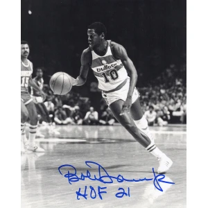 Bob Dandridge Signed Bullets Dribbling B&W 8×10 Photo w/HOF'21