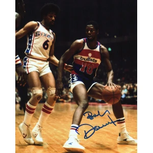 Bob Dandridge Signed Bullets Action vs Sixers 8x10 Photo