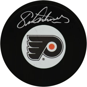 Eric Lindros Signed Flyers Team Logo Hockey Puck