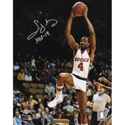 Sidney Moncrief Signed Milwaukee Bucks White Jersey Action 8x10 Photo w/HOF'19