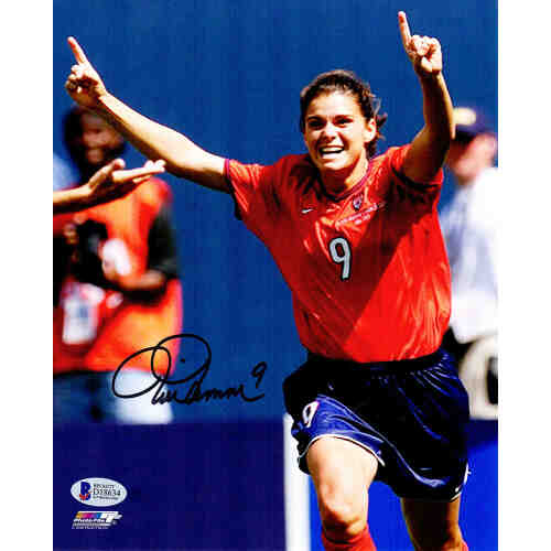 Mia Hamm Signed USA Soccer Celebration 8x10 Photo (Beckett)