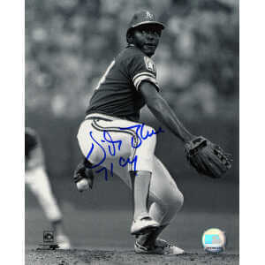 Vida Blue Signed Oakland A's B&W Pitching 8x10 Photo w/71 CY