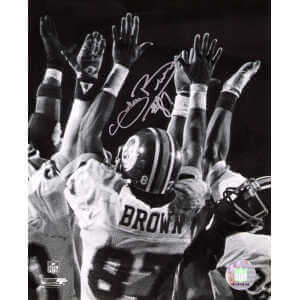 Charlie Brown Signed Washington Football Team B&W Team High Five 8x10 Photo