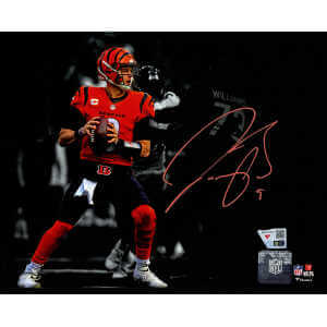 Joe Burrow Signed Cincinnati Bengals In Pocket Spotlight Action 8x10 Photo - (Fanatics)