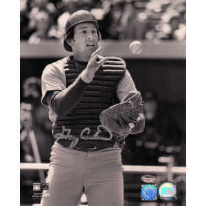 Gary Carter Signed Montreal Expos B&W Catching 8x10 Photo - (In Silver)