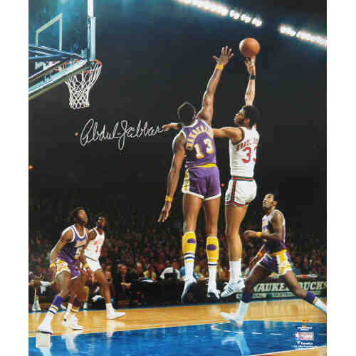 Kareem Abdul-Jabbar Signed Bucks Sky Hook Shot Over Wilt Chamberlain 16x20 Photo