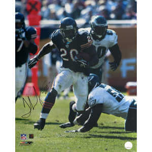 Thomas Jones Signed Chicago Bears Navy Jersey Action vs Eagles 16x20 Photo