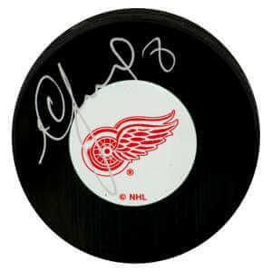 Igor Larionov Signed Detroit Red Wings Logo Hockey Puck