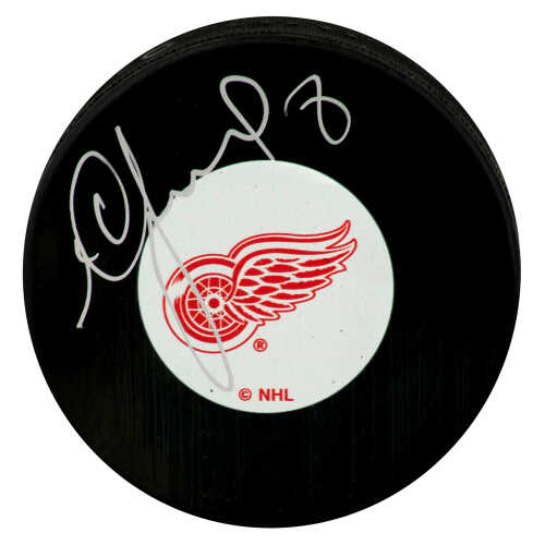 Igor Larionov Signed Detroit Red Wings Logo Hockey Puck