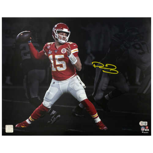 Patrick Mahomes Signed Kansas City Chiefs Super Bowl LV Passing Spotlight 16x20 Photo (Beckett)