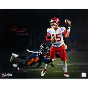 Patrick Mahomes Signed Kansas City Chiefs vs Broncos Action 16x20 Photo (Beckett)