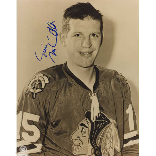 Eric Nestrenko Signed Blackhawks B&W Pose 8x10 Photo