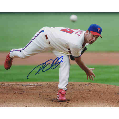 Roy Oswalt Signed Philadelphia Phillies Throwing Ball 8x10 Photo