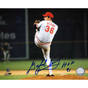 Gaylord Perry Signed Cleveland Indians Pitching 8x10 Photo w/HOF'91