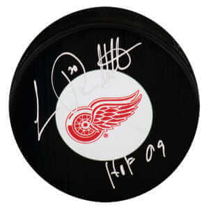 Luc Robitaille Signed Detroit Red Wings Medium Logo Hockey Puck w/HOF’09