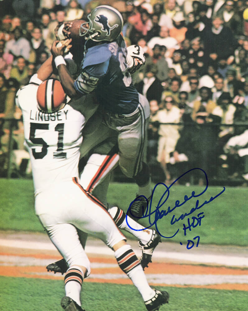 Charlie Sanders Signed Detroit Lions Catching Ball vs Browns 8×10