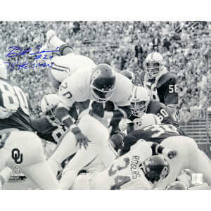 Billy Sims Signed Oklahoma Sooners B&W Diving Action 16x20 Photo w/78 Heisman