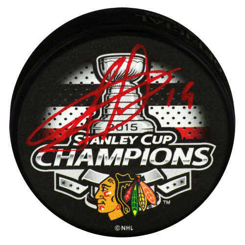 Jonathan Toews Signed Chicago Blackhawks 2015 Stanley Cup Champs Logo Hockey Puck (In Red)
