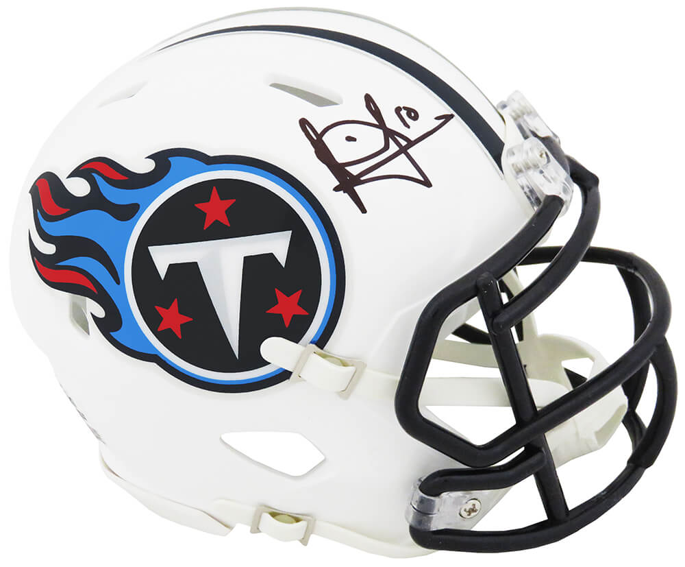 titans white helmets